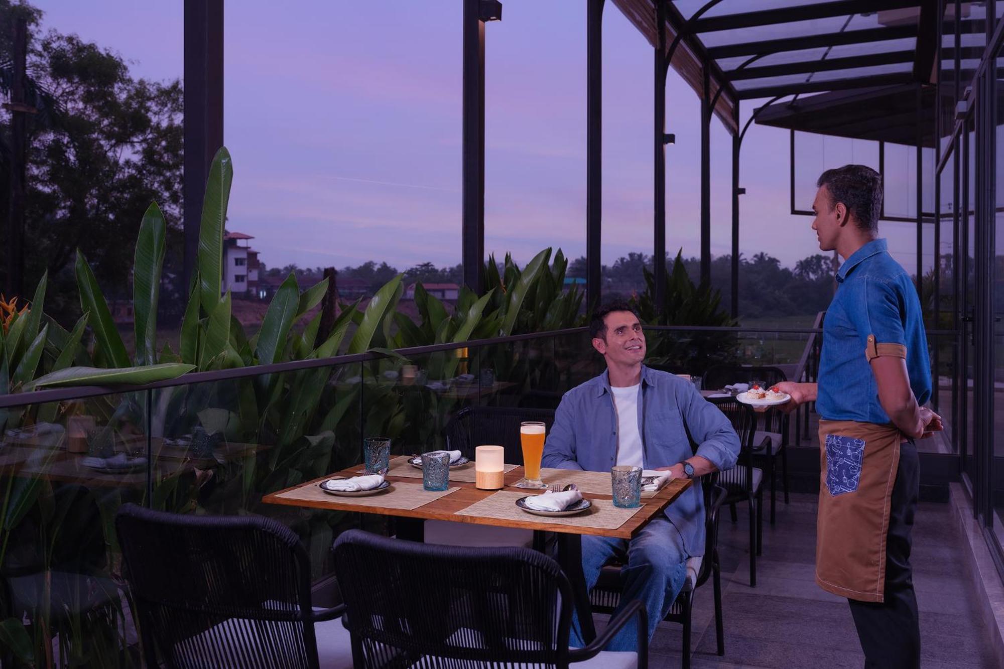 Hotel Courtyard By Marriott Goa Colva Exterior foto